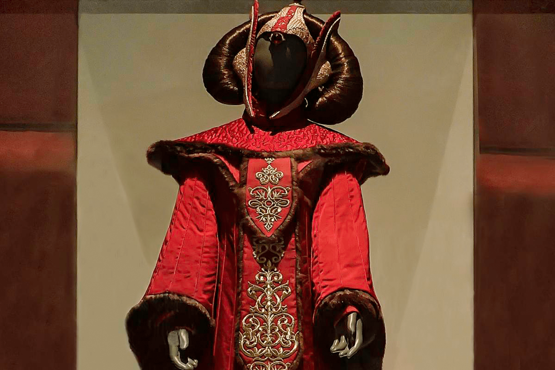 Throne Room Dress 19 Queen Amidala's illuminated throne room gown from Star Wars: The Phantom Menace by mharrsch is licensed under CC BY-NC-SA 2.0